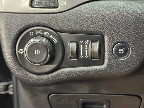 Used 2019 Jeep Cherokee Latitude Plus w/ Comfort/Convenience Group AWD/4WD image 45
