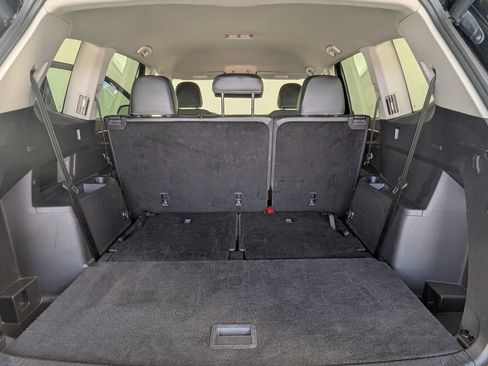Used 2025 Volkswagen Atlas SE FWD image 28