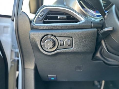 New 2025 Chrysler Pacifica Select image 23