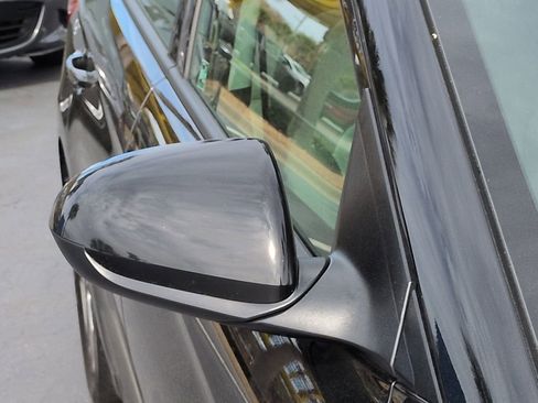 Used 2017 Hyundai Elantra SE image 12