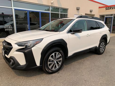 Used 2023 Subaru Outback Premium AWD/4WD image 1