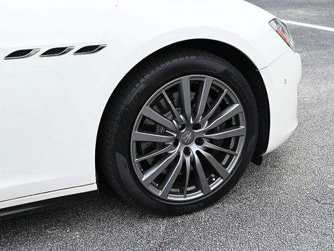 Used 2019 Maserati Ghibli S Q4 AWD/4WD image 20
