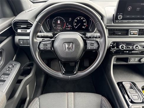 Used 2023 Honda Pilot Sport image 12