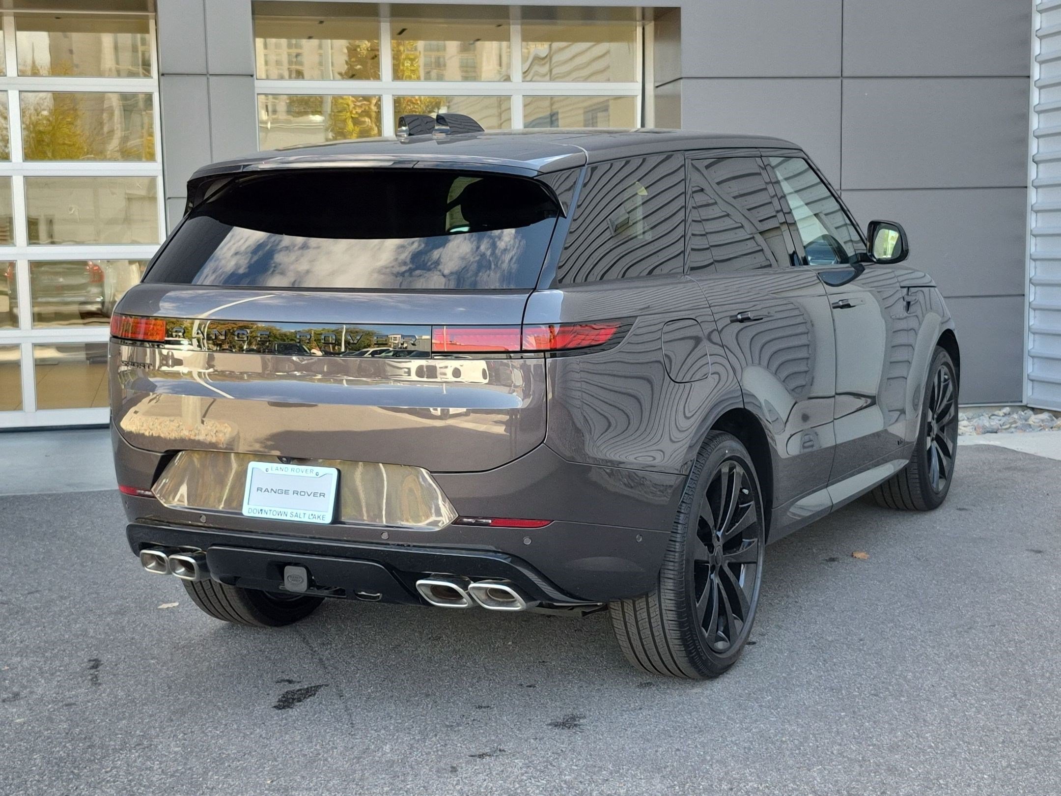 New 2026 Land Rover Range Rover Sport Dynamic SE AWD/4WD image 5