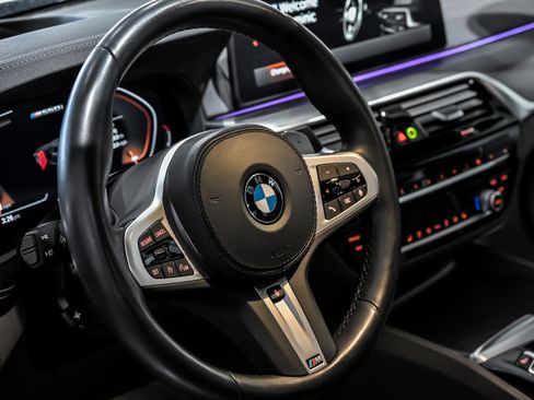 Used 2022 BMW M550i xDrive w/ Premium Package image 24