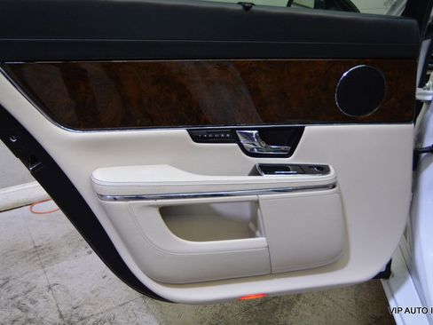 Used 2012 Jaguar XJ L image 9