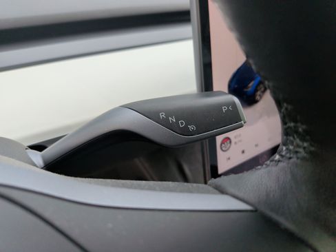 Used 2022 Tesla Model Y Long Range AWD/4WD image 23