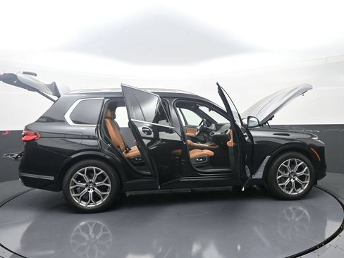 Used 2024 BMW X7 xDrive40i AWD/4WD image 47