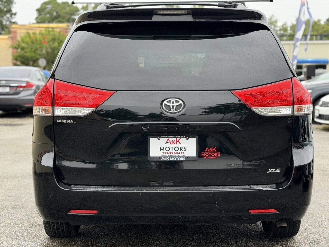 Used 2011 Toyota Sienna XLE FWD image 7