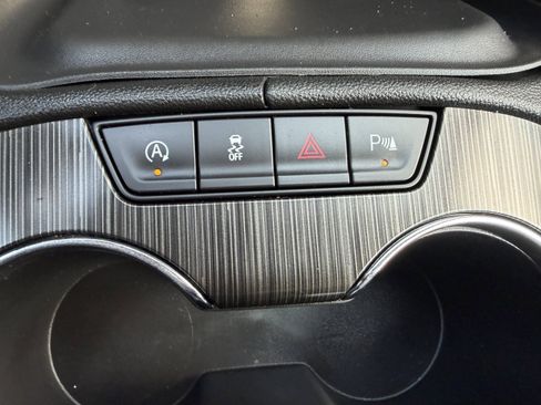 Used 2023 GMC Acadia SLT w/ Preferred Package AWD/4WD image 32