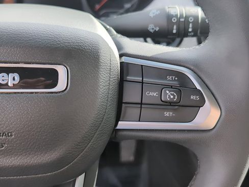 Used 2024 Jeep Compass Latitude AWD/4WD image 15