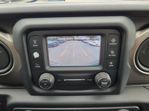 Used 2018 Jeep Wrangler Unlimited Sport image 31