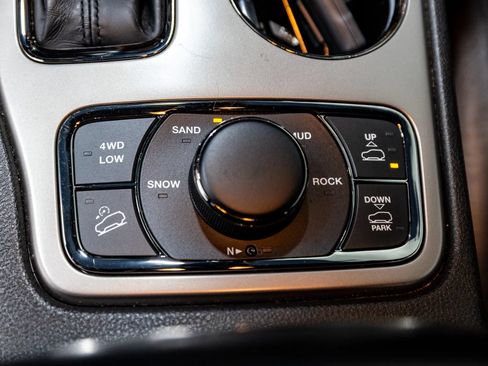 Used 2021 Jeep Grand Cherokee High Altitude AWD/4WD image 41
