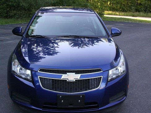 Used 2012 Chevrolet Cruze LT FWD image 2
