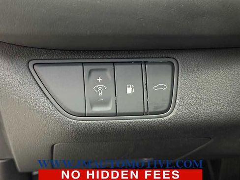 Used 2022 Genesis G70 2.0T image 33