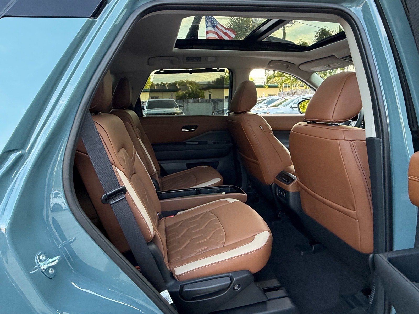 Certified 2026 Nissan Pathfinder Platinum FWD image 17