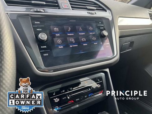 Certified 2022 Volkswagen Tiguan SE R-Line image 22