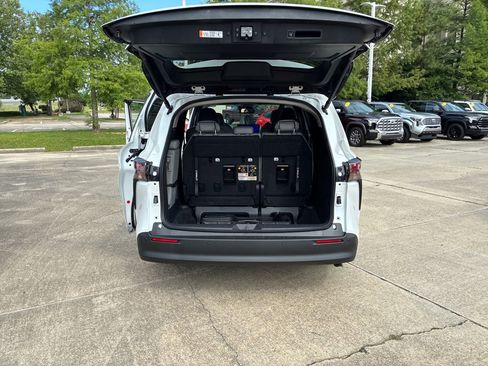New 2026 Toyota Sienna XLE FWD image 31