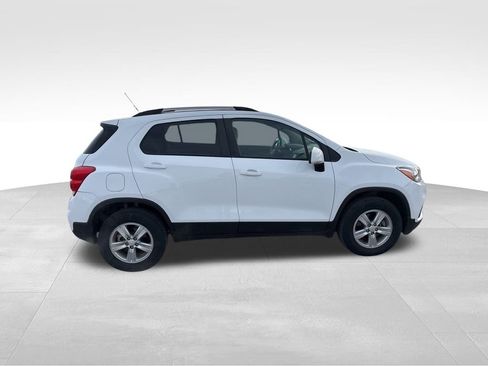 Used 2022 Chevrolet Trax LT w/ LT Convenience Package image 11