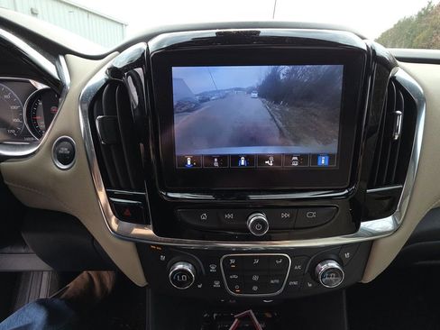 Used 2023 Chevrolet Traverse Premier image 11