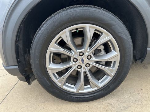 Used 2022 Ford Explorer XLT w/ Equipment Group 202A image 10