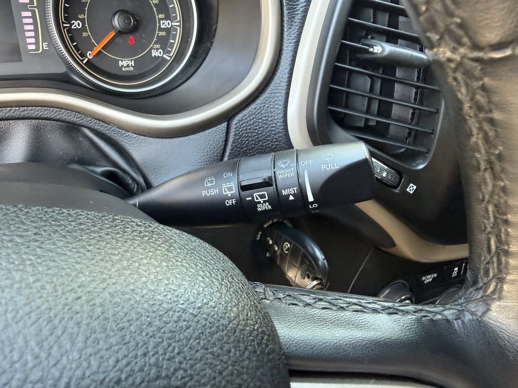 Used 2015 Jeep Cherokee Latitude w/ Cold Weather Group AWD/4WD image 22