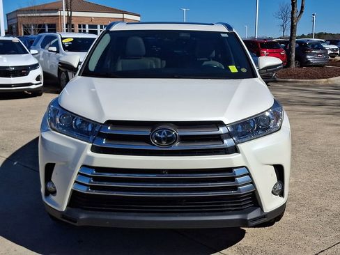 Used 2018 Toyota Highlander Limited Platinum image 2