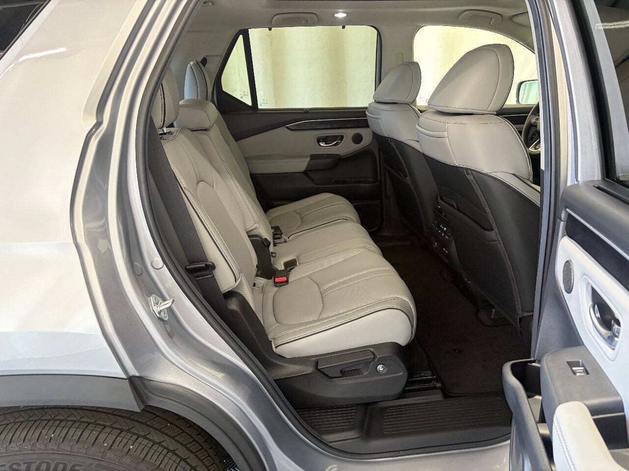 Used 2025 Honda Pilot Elite image 29