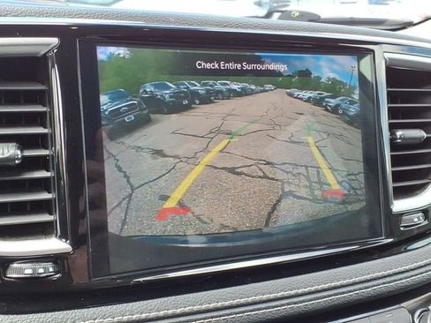 Used 2024 Chrysler Pacifica Limited FWD image 25