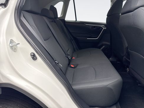 Used 2021 Toyota RAV4 LE AWD/4WD image 18