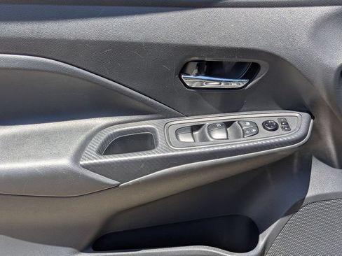 Used 2023 Nissan Versa SV FWD image 11
