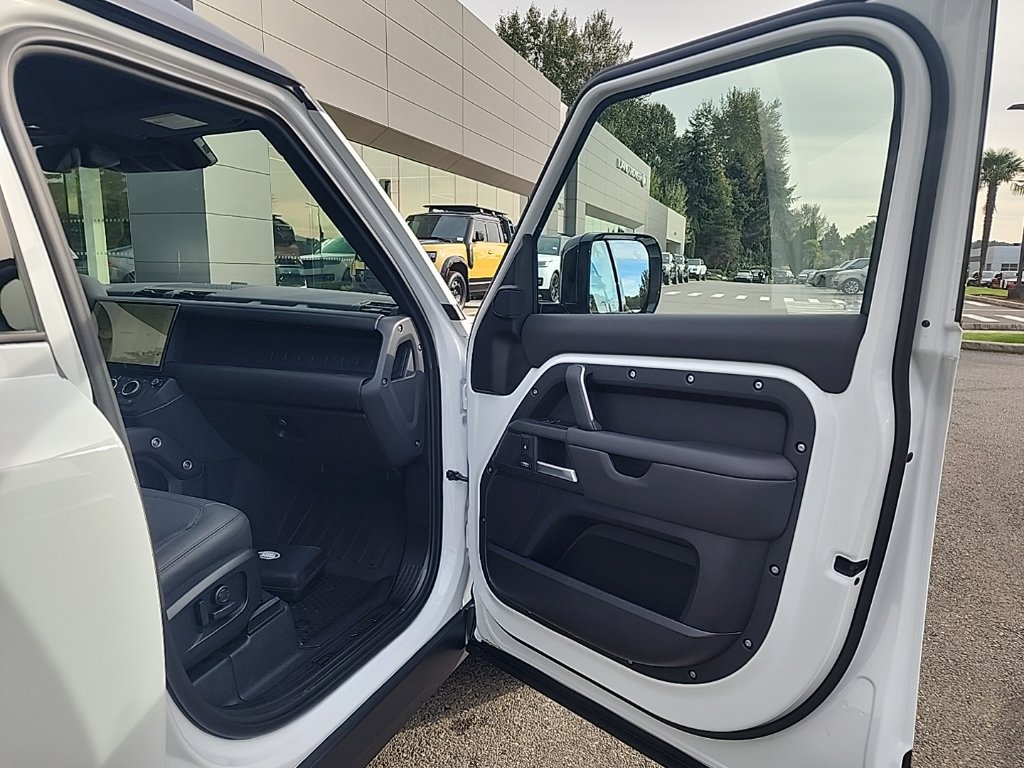 New 2026 Land Rover Defender 110 X-Dynamic SE AWD/4WD image 19