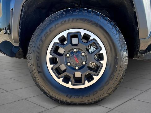 Used 2024 Toyota Tacoma TRD Off-Road image 9