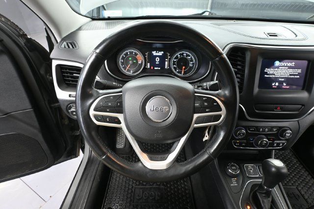 Used 2019 Jeep Cherokee Latitude AWD/4WD image 20