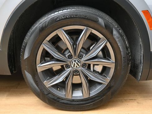 Used 2022 Volkswagen Tiguan SE FWD image 16
