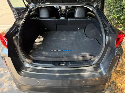 Used 2019 Toyota Prius Prime Advanced w/ Carpet Mat Package FWD image 33