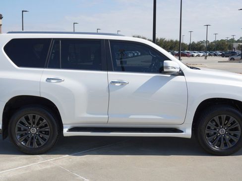 Certified 2022 Lexus GX 460 Premium w/ Accessory Package image 4