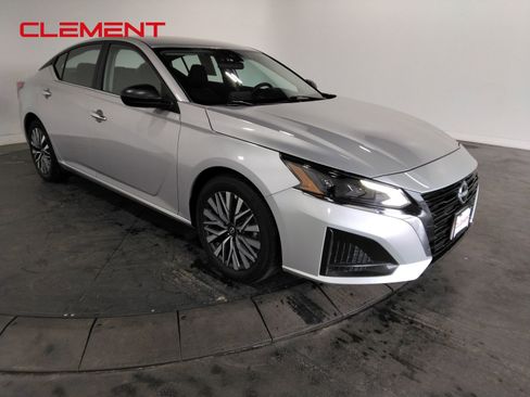Used 2025 Nissan Altima 2.5 SV image 3