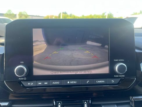 Used 2025 Nissan Pathfinder SV AWD/4WD image 5