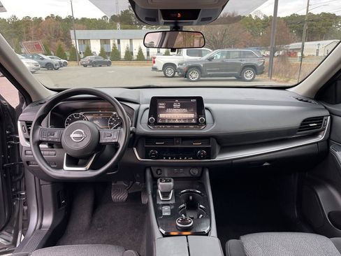 Used 2024 Nissan Rogue SV image 8