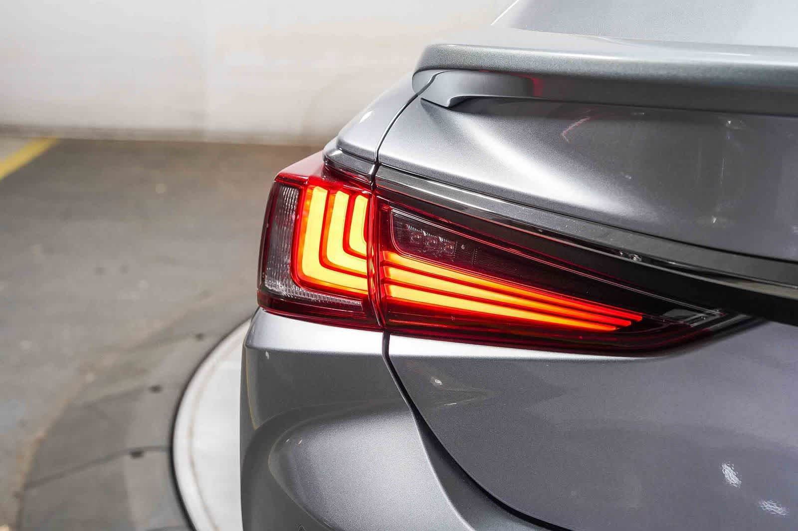 Used 2025 Lexus ES 300h w/ Premium Package FWD image 11