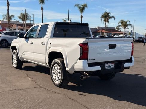 Used 2025 Toyota Tacoma SR5 image 8