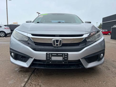 Used 2017 Honda Civic Touring image 3