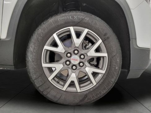 Used 2023 GMC Acadia SLE w/ Driver Convenience Package image 4