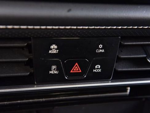 Certified 2025 Volkswagen Atlas SE FWD image 15