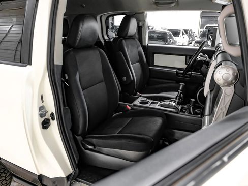 Used 2014 Toyota FJ Cruiser 4WD w/ Upgrade Package image 35