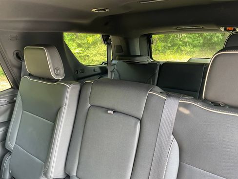 Used 2024 GMC Yukon SLT AWD/4WD image 30