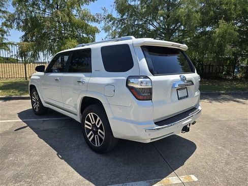 Used 2017 Toyota 4Runner Limited AWD/4WD image 4