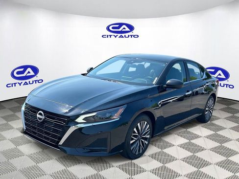 Used 2025 Nissan Altima 2.5 SV image 9