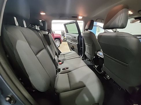 Used 2017 Toyota Highlander LE FWD image 25